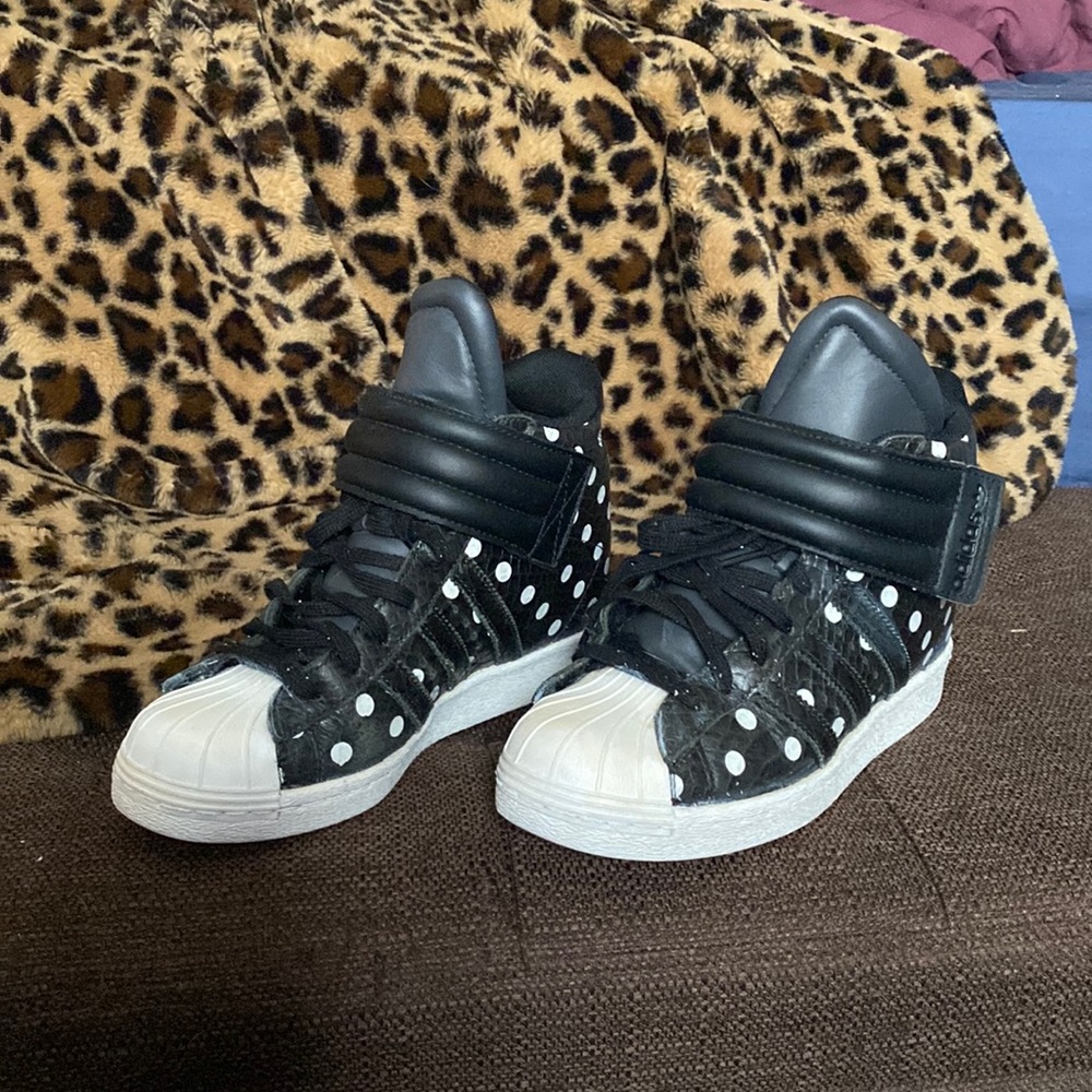 Well-loved, Limited Edition Adidas Shelltops with POLKA DOTS 🔥🔥🔥